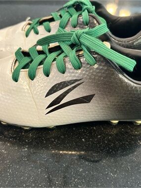 Soccer Cleats        
Youth/Big Boys 
Size 3 EE Extra Wide